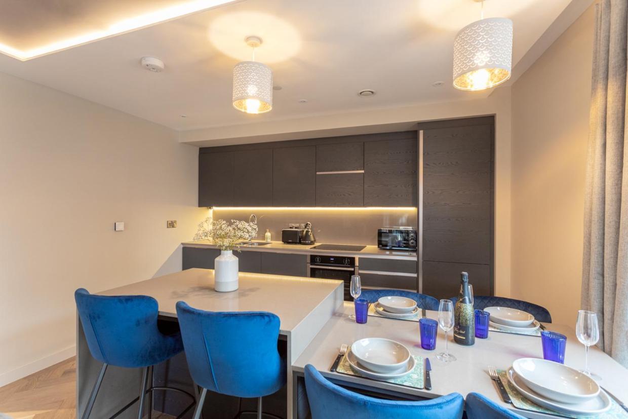 Luxury 2 Bedroom With Free Parking In The Heart Of Appartamento York