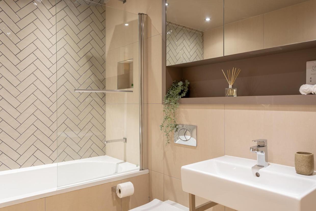 Luxury 2 Bedroom With Free Parking In The Heart Of Appartamento *