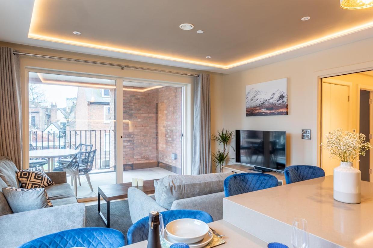Luxury 2 Bedroom With Free Parking In The Heart Of Appartamento York